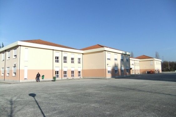Foto 1 de Escola Básica e Secundária do Levante da Maia