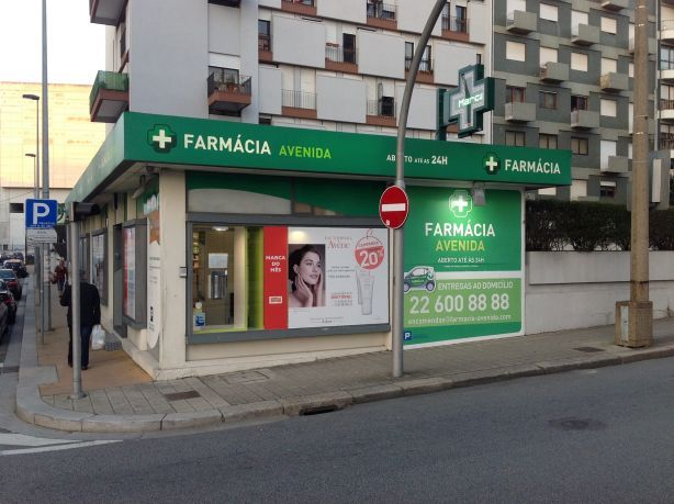 Foto 1 de Farmácia Avenida, Porto