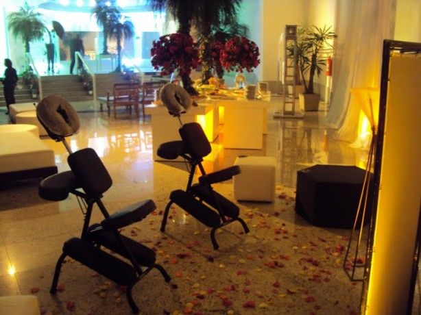 Foto 2 de Massagens em cadeira para eventos e empresas - Lomi Lomi Express Massage